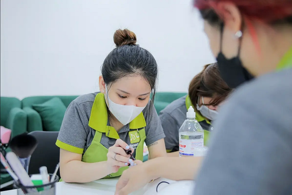 nu-gioi-nen-hoc-nghe-gi